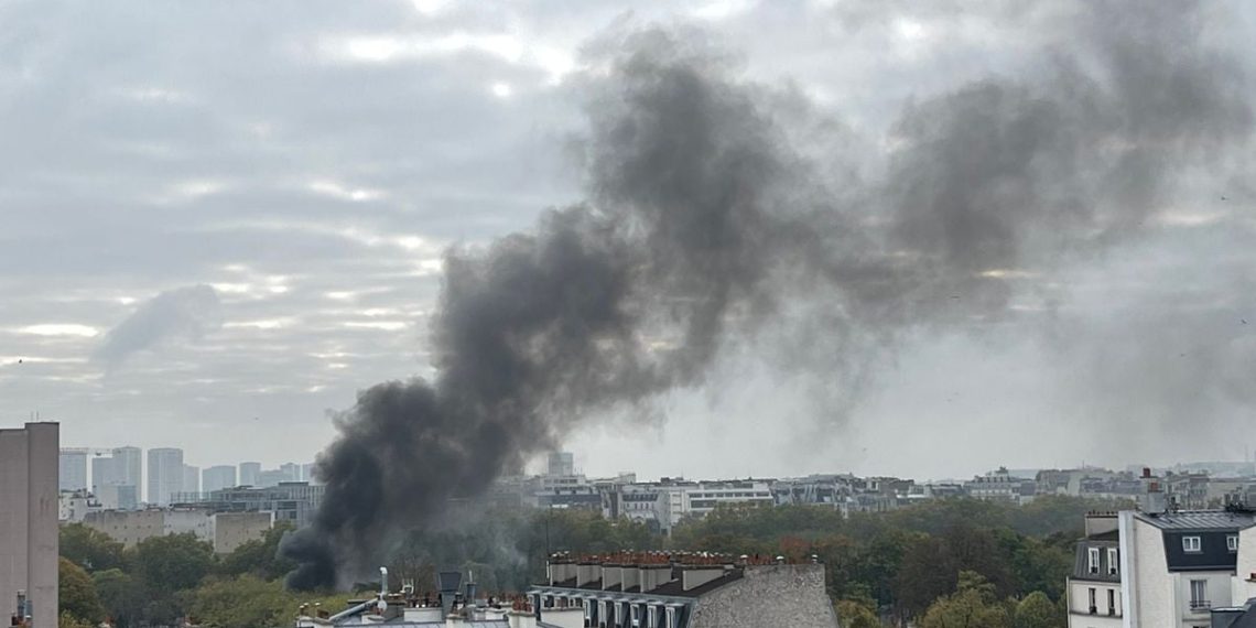 Paris : L’incendie d’une balayeuse provoque une explosion au cimetière du Montparnasse, des sépultures dégradées