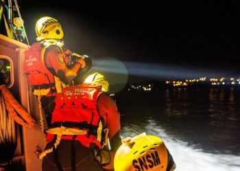 Var : Un skipper dérive toute la nuit avant d’être retrouvé au large