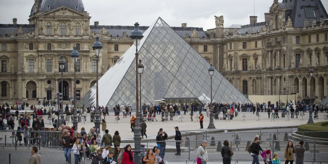 Cambriolage au Louvre : « Une échelle contre le mur », le casse était décrit dans une aventure de Fantômette en 1975