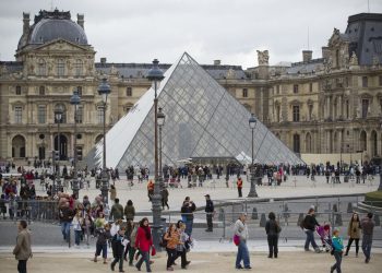 Cambriolage au Louvre : « Une échelle contre le mur », le casse était décrit dans une aventure de Fantômette en 1975