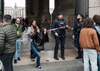 Cambriolage au Louvre : Le musée restera fermé lundi après le vol des bijoux