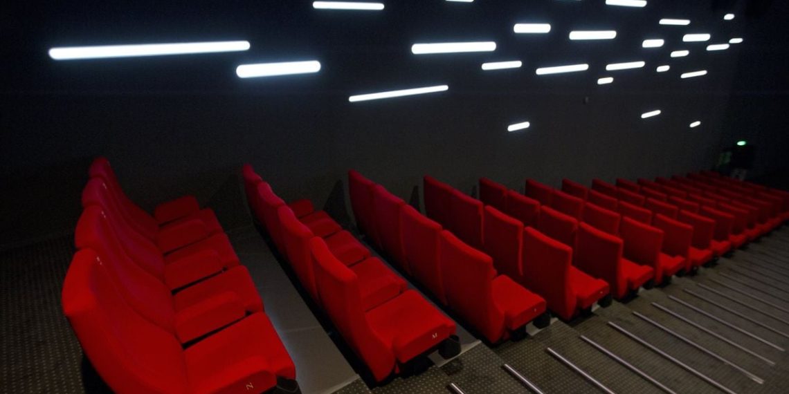 Gironde : 60 fois le même film pour un seul abonné, deux employés d’UGC jugés pour escroquerie à la carte illimitée