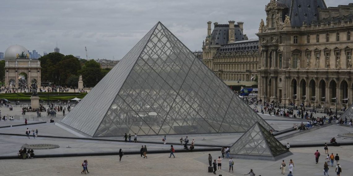 Braquage au Louvre, le musée est fermé, pas de blessé