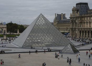 Braquage au Louvre, le musée est fermé, pas de blessé