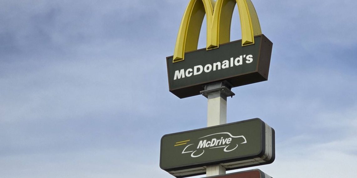 Côte-d’Or : Un homme agressé dans un McDonald’s près de Dijon, un suspect recherché