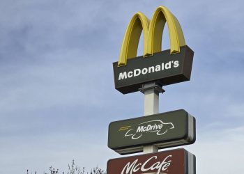 Côte-d’Or : Un homme agressé dans un McDonald’s près de Dijon, un suspect recherché