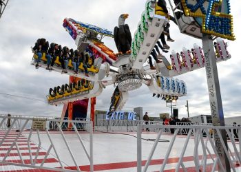 Isère : Endeuillé par la perte de son fils de 16 ans après un accident de manège, un père attend des réponses