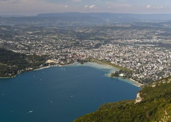 Annecy : Un homme meurt en tapant l’hélice de son bateau après une chute dans le lac