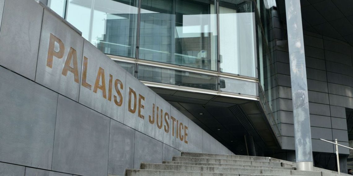 Côte-d’Or : Un homme menace de mort une assistante sociale après le placement de son fils