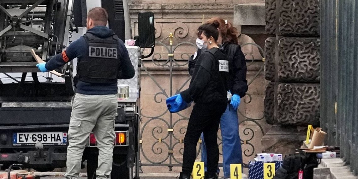 Cambriolage du Louvre : Entre sept et vingt ans de prison… Que risquent pénalement les auteurs du casse ?