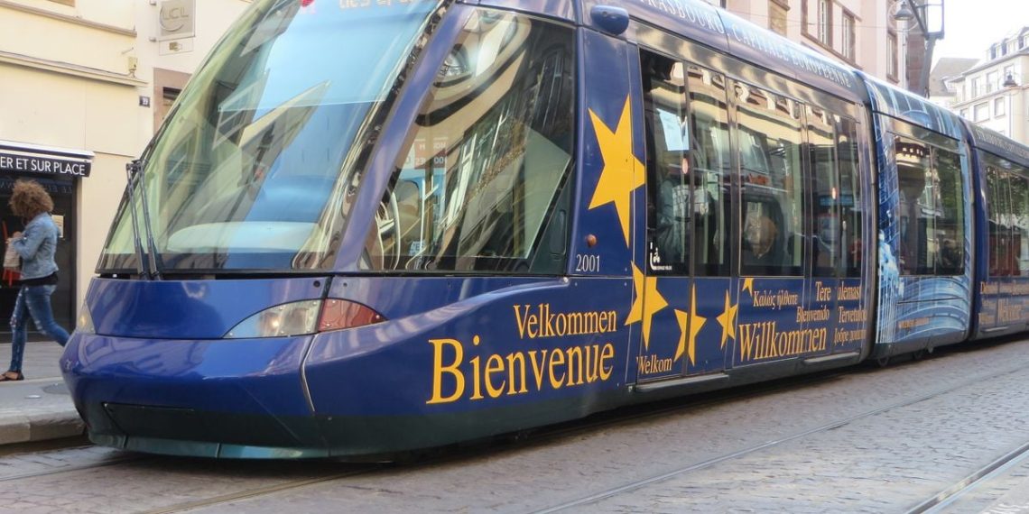 Strasbourg : Un enfant de huit ans qui circulait à vélo se retrouve coincé sous le tramway