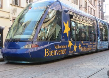 Strasbourg : Un enfant de huit ans qui circulait à vélo se retrouve coincé sous le tramway