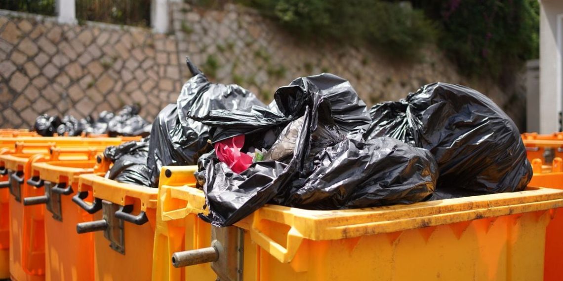 Loire : De faux employés municipaux changent les poubelles contre des centaines d’euros