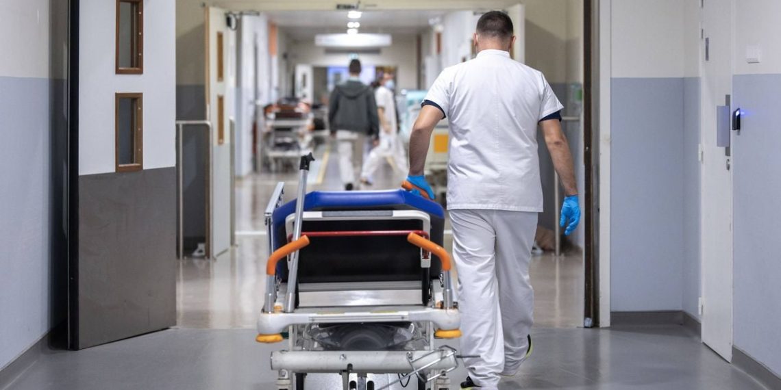 Carcassonne : Un homme drogué à son insu sème la panique aux urgences