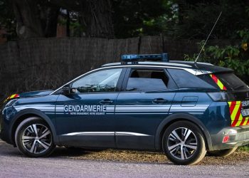 Nantes : Un conducteur percute un gendarme en prenant la fuite, son collègue ouvre le feu