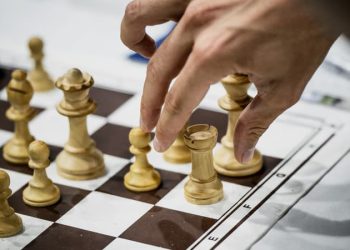 “Une perte immense”: l’ancien enfant prodige et grand maître d’échecs, Daniel Naroditsky, est mort à 29 ans