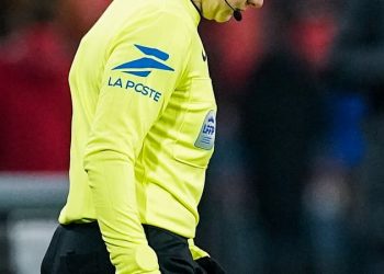 “Même si on a le sifflet, on n’a pas la vérité”: face aux critiques, les arbitres plaident pour plus de communication