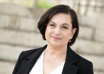 «C’était ça ou je trahissais mes électeurs» : Alexandra Martin, la députée LR qui a voté la censure contre son camp