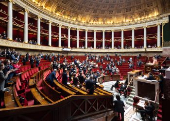 Motions de censure, commémoration officielle du 7-Octobre, Parti radical… Les 4 infos dont vous allez entendre parler demain