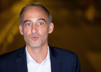 Raphaël Glucksmann en Gironde, législative partielle, soirée d’hommage du Crif… Les 4 infos dont vous allez entendre parler demain