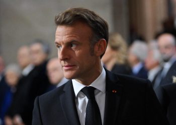 Emmanuel Macron fuit la dissolution, il aura la démission ou la rue