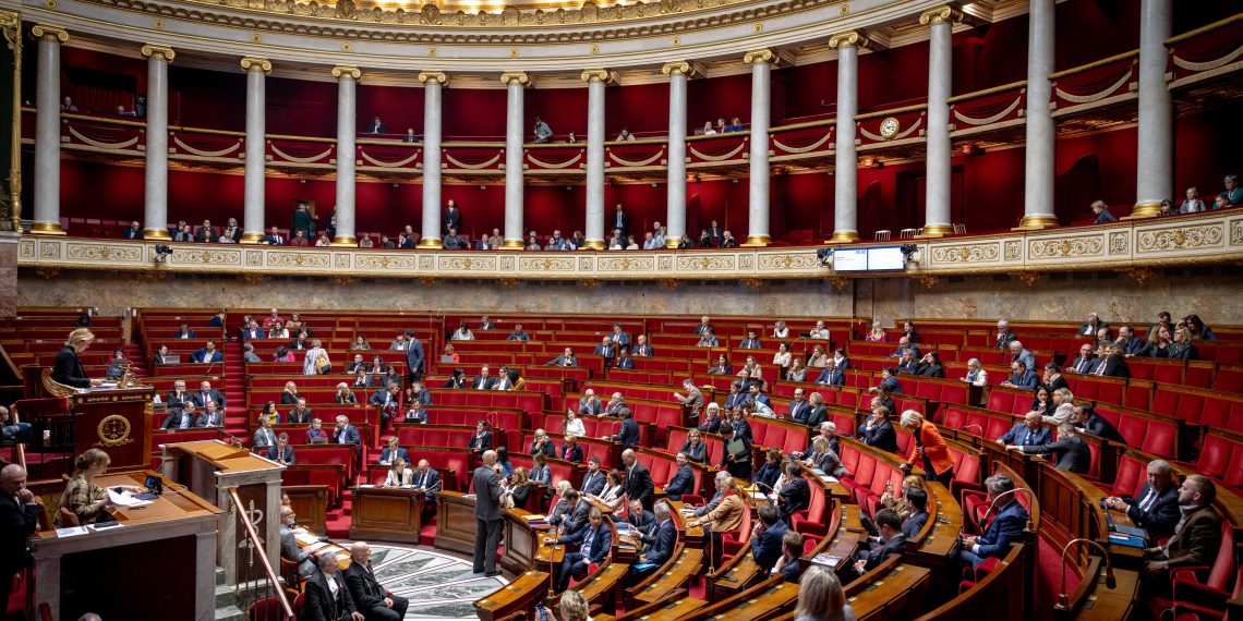 Censure du gouvernement Lecornu : qui sont les députés qui n’ont pas suivi la ligne de leur groupe ?