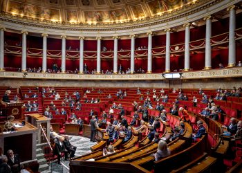 Censure du gouvernement Lecornu : qui sont les députés qui n’ont pas suivi la ligne de leur groupe ?