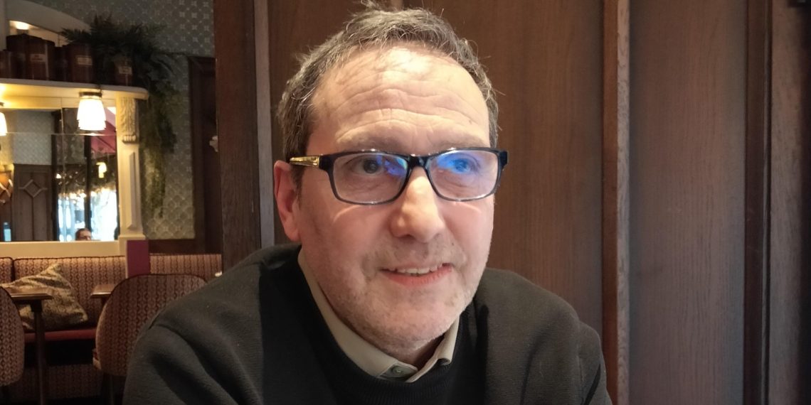 «Brefs tressaillements dans la horde» : Éric Naulleau a lu le dernier roman de Jean-Pierre Cescosse