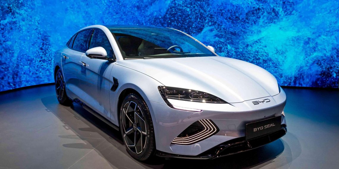 Voitures éléctriques : les constructeurs français s’organisent face à l’offensive chinoise