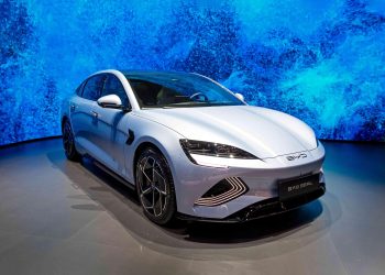 Voitures éléctriques : les constructeurs français s’organisent face à l’offensive chinoise