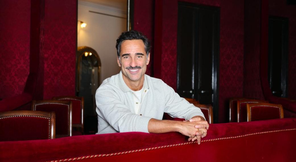 Florent Peyre présente sa pièce Les Producteurs : «Dans ma tête, je suis à Broadway»