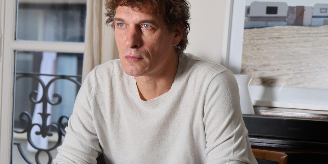 Intelligence artificielle et défis du progrès : Cédric Jimenez se confie sur son thriller dystopique «Chien 51»