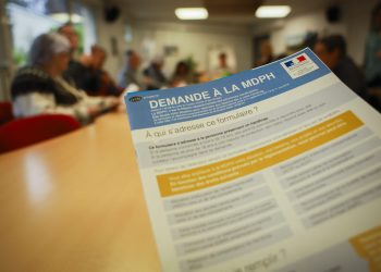 Aidants et aidés : la double charge administrative