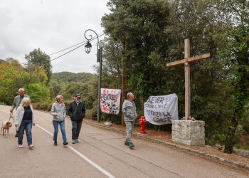 Corse : un village fait front pour garder sa croix chrétienne