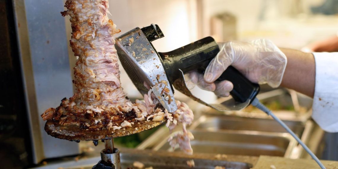 INFO EUROPE 1 – Kebabs, barber shops et bars à chichas : les narcotrafiquants font main basse sur les commerces de proximité