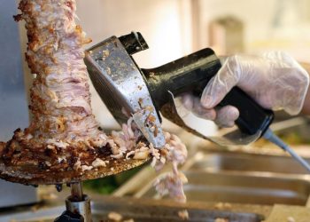 INFO EUROPE 1 – Kebabs, barber shops et bars à chichas : les narcotrafiquants font main basse sur les commerces de proximité