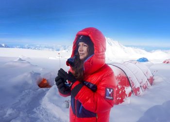 Alpinisme : la quête paternelle de Constance Schaerer, plus jeune Française à gravir l’Everest