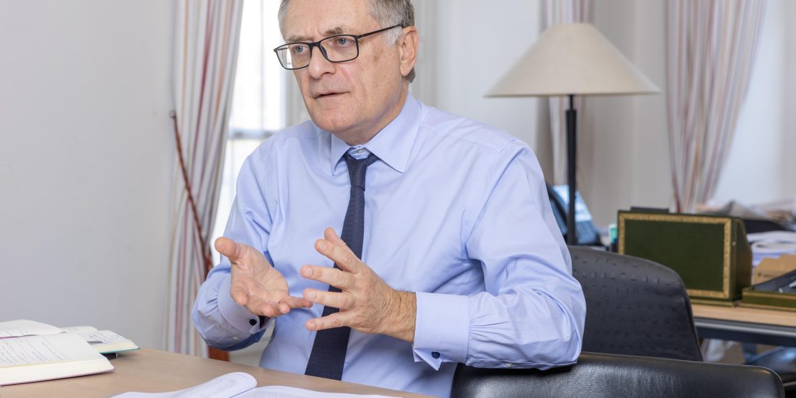 Philippe Juvin : «Retraites, impôts… la France refuse de se réformer»