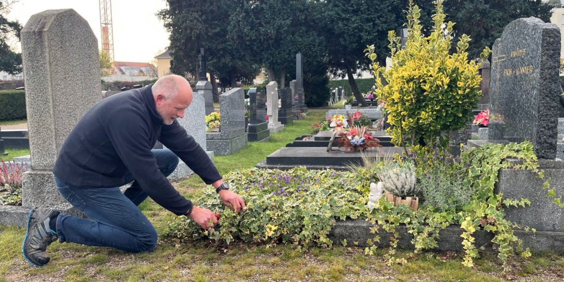 Toussaint : en Alsace, un «nettoyeur de tombes» propose d’entretenir les sépultures en l’absence des familles