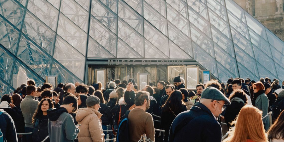 Cambriolage au Louvre : l’exécutif sous le feu des critiques, accusé de «faillite sécuritaire»