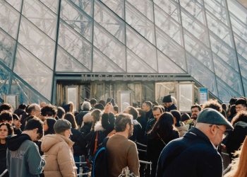 Cambriolage au Louvre : l’exécutif sous le feu des critiques, accusé de «faillite sécuritaire»