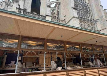 «C’est gratifiant» : à Saint-Denis, les visiteurs rencontrent les artisans qui restaurent la flèche de la basilique