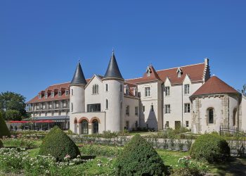 Château auvergnat et maison de village : deux adresses exceptionnelles pour un week-end détente