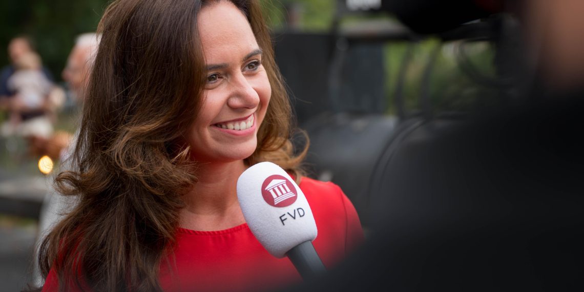 «Dépenser moins pour taxer moins» : la révolution économique de Sarah Knafo