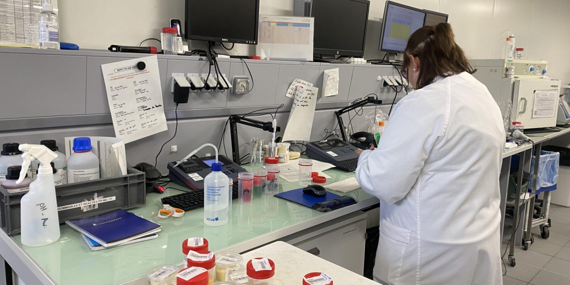 Sécurité alimentaire : au cœur d’un labo de surveillance
