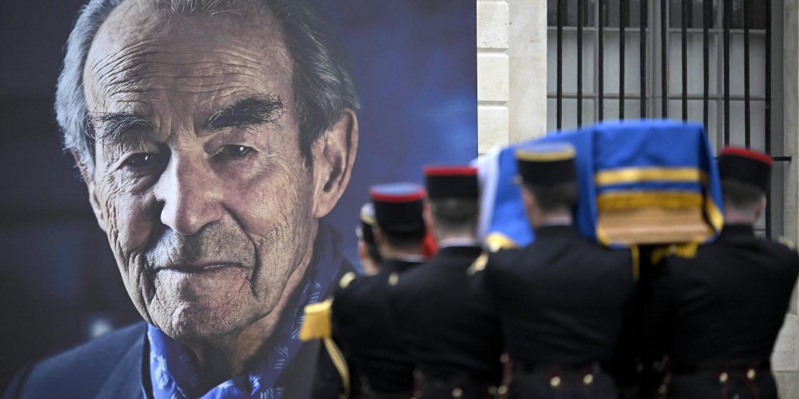 Bagneux : la tombe de Robert Badinter profanée quelques heures avant son entrée au Panthéon