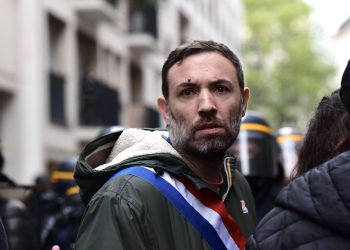 Liban : le député LFI Thomas Portes se recueille devant la tombe de terroristes au Liban