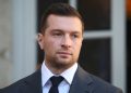 Algérie : Jordan Bardella accuse Emmanuel Macron de «se mettre à genoux» devant le régime de Tebboune