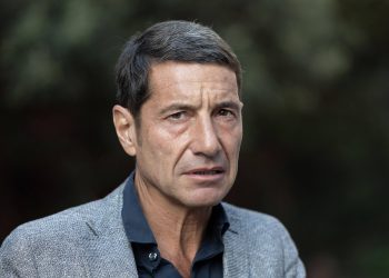 «Frénésie fiscale», «rien sur l’immigration»… David Lisnard appelle les Républicains à censurer le gouvernement Lecornu II