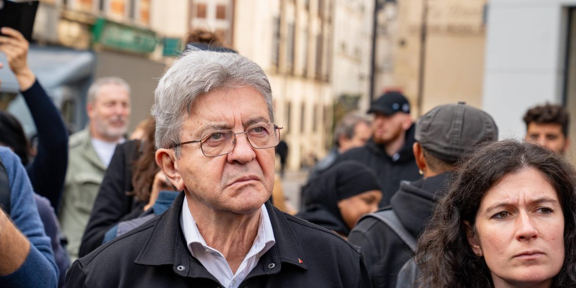 Démission de Lecornu : Mélenchon appelle à la destitution de Macron